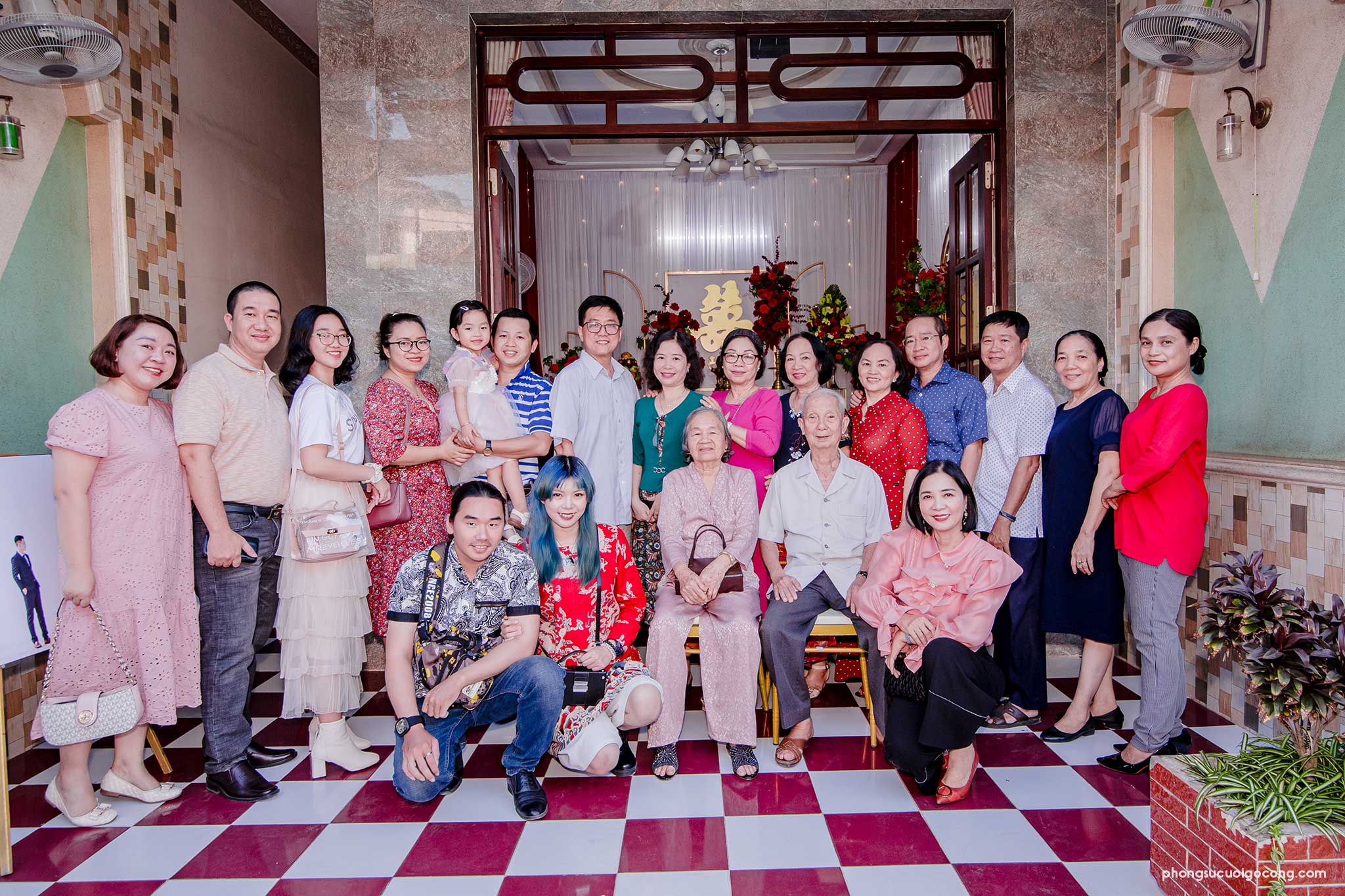 Phong su cuoi go cong