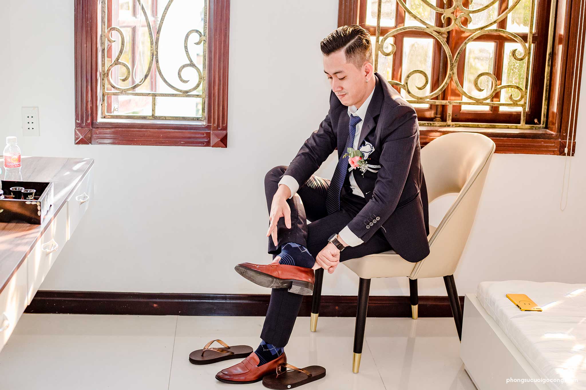 Phong su cuoi go cong