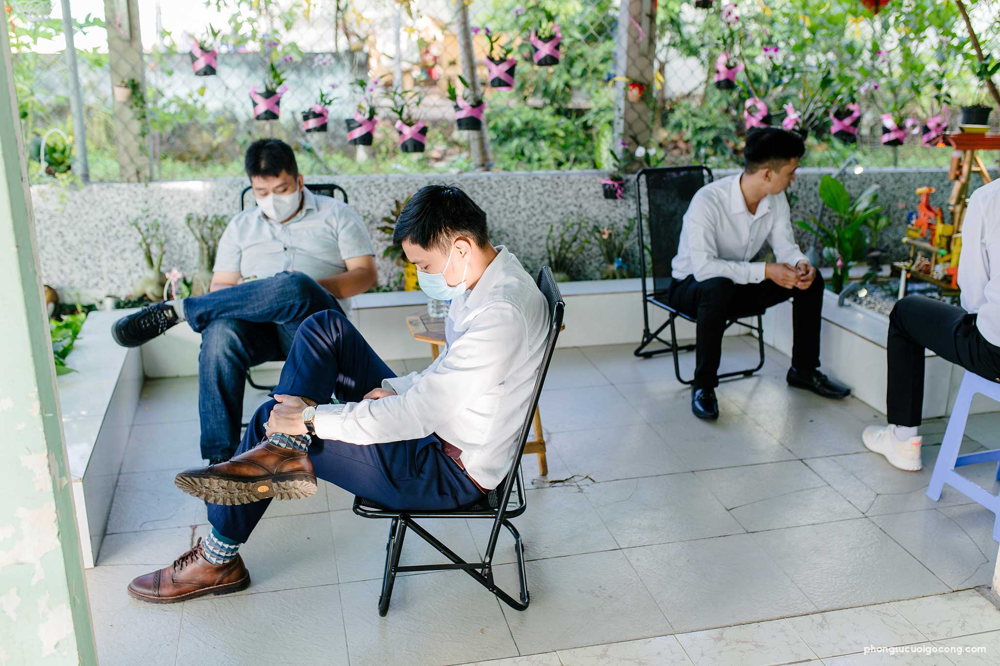 Phong su cuoi go cong