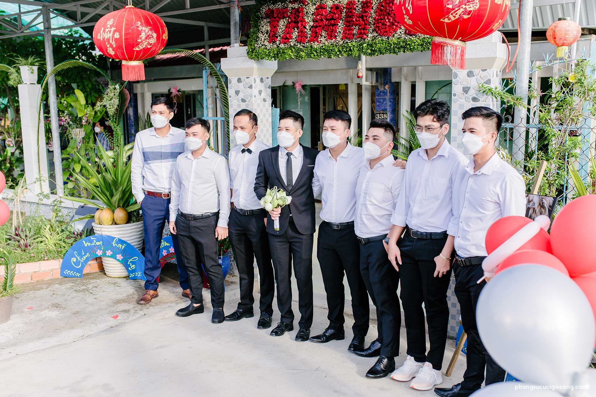 Phong su cuoi go cong